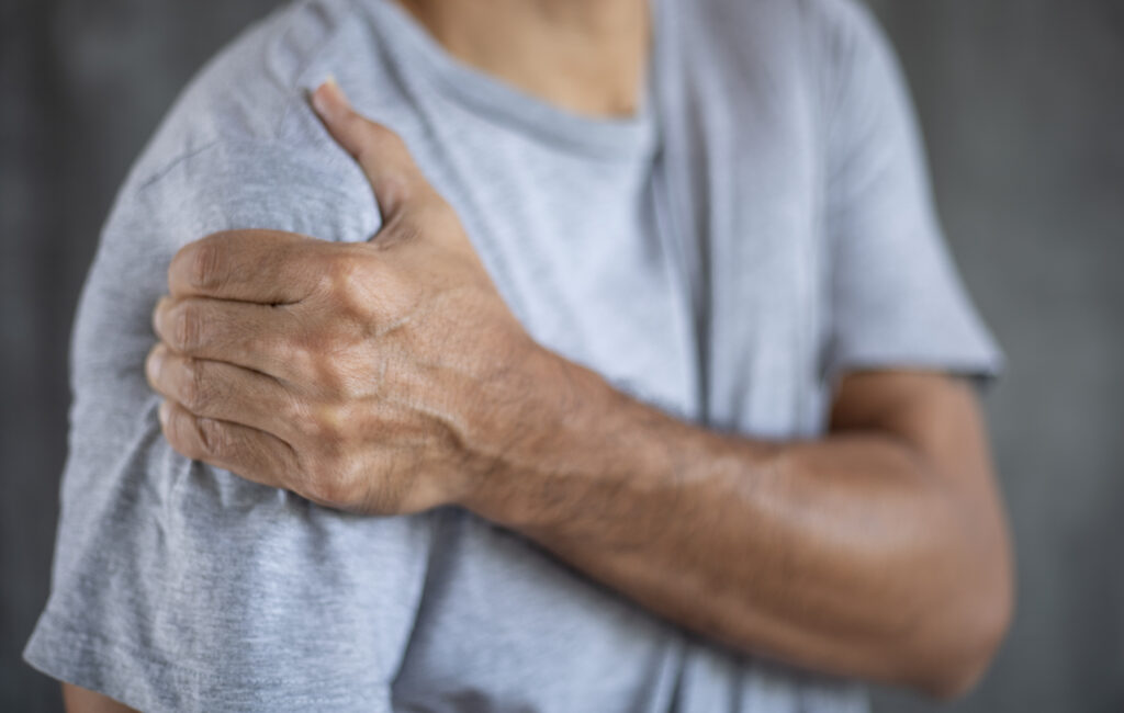 patient with shoulder pain
